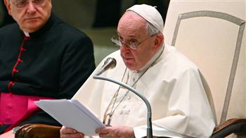 البابا فرنسيس ينتقد استخدام القوة والعنف وتجارة الأسلحة لحصد الأموال الطائلة
