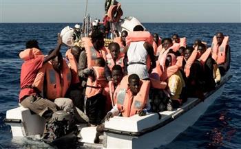إيطاليا تسمح لسفينة مهاجرين بالرسو لإجراء فحوص طبية لحالات الطوارئ