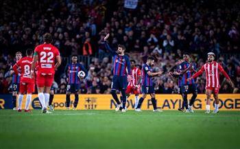 بيكيه يودع زملائه وجماهير برشلونة في أخر مبارياته على ملعب كامب نو