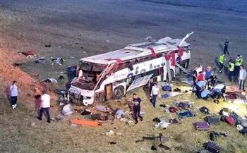 مسؤول: 3 قتلى و32 جريحاً في حادث انقلاب حافلة شمال تركيا