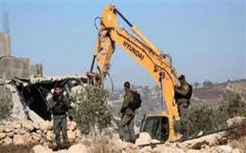 الاحتلال الإسرائيلي يهدم منزلا وأسوارا ويجرف أراضي شرق أريحا