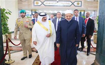 شيخ الأزهر يصل أرض الوطن بعد زيارة رسمية لمملكة البحرين