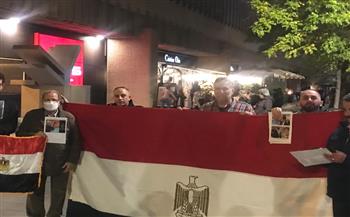 تضامنًا مع عمرو درويش.. وقفة احتجاجية لمصريين بشرم الشيخ ومدريد وأمام مقر bbc بلندن (فيديو)