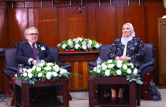 وزيرة التضامن تفتتح الصالون الثقافي الأول للنقابة العامة لاتحاد كتاب مصر