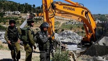 سلطات الاحتلال الاسرائيلي تخطر بالاستيلاء على أراضي شرق قلقيلية