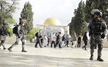 الاحتلال الاسرائيلى يعلق لافتات لتشجيع المستوطنين على اقتحام المسجد الأقصى