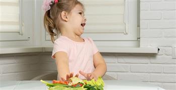 كيف تشجعين طفلك على إكمال وجباته الغذائية؟