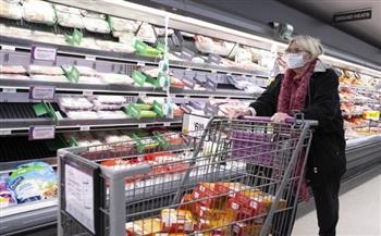 التضخم يتصاعد في أمريكا إلى مستوى أقل من توقعات المحللين لكن أسعار الغذاء ترتفع