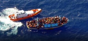 خفر السواحل الإيطالي ينقذ 450 مهاجراً