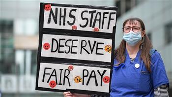 الممرضون في بريطانيا يبدأون إضرابًا غير مسبوق