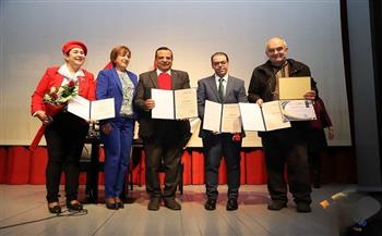 صربيا تكرم عادل عبد الرحمن وتشهد حفل توقيع كتابه «سفير الفن»