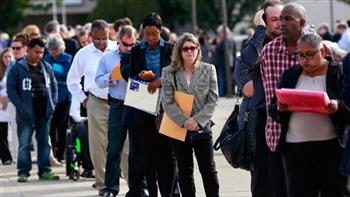 طلبات إعانة البطالة الأميركية تنخفض إلى أدنى مستوى في 11 أسبوعاً