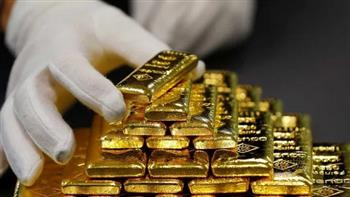 أسعار الفائدة تدفع الذهب لتسجيل أكبر خسارة أسبوعية في شهر