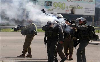 إصابة فلسطينيين بالاختناق خلال اقتحام قوات الاحتلال مناطق متفرقة بالضفة الغربية