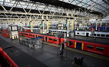 الجارديان: مواطنو المملكة المتحدة يواجهون موجة جديدة من الاضطرابات بالسكك الحديدية