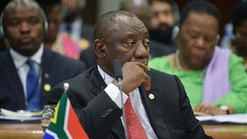 رئيس جنوب إفريقيا يبدي تصميمه على البقاء في السلطة