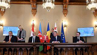 أذربيجان وجورجيا والمجر ورومانيا توقع اتفاقية لبناء كابل كهربائي تحت البحر الأسود