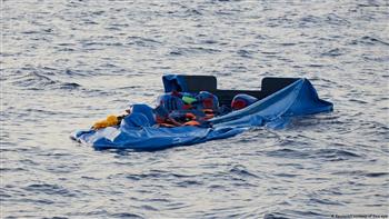 مصرع رضيع وإنقاذ 34 شخصا في تحطم قارب للمهاجرين قرب اليونان