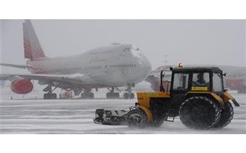 تأجيل 50 رحلة وإلغاء 13 في مطارات موسكو بسبب عاصفة ثلجية