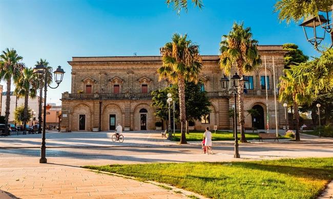 بلدة إيطالية تدفع 30 ألف دولارًا لكل من ينتقل للعيش فيها