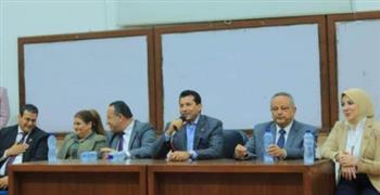 وزير الشباب والرياضة يلتقي مجموعة كبيرة من الشباب داخل جامعة الاسكندرية