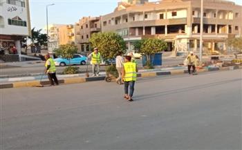 رئيس مرسى علم يتابع أعمال النظافة اليومية ورفع المخلفات بمناطق المدينة 