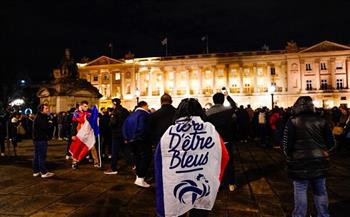كأس العالم 2022.. جماهير فرنسا تكتسح الشوارع احتفالا بمنتخبهم فور وصوله