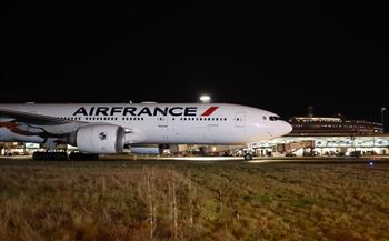 وصول طائرة منتخب فرنسا لمطار شارل ديجول