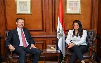 «المشاط» تبحث مع سفير إسبانيا بالقاهرة جهود تعزيز التعاون بمجال النقل المستدام