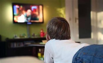 تأثيرات خطيرة.. مشاهدة التلفزيون للأطفال تساعد على  تعاطى السجائر 