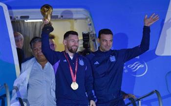 استقبال رسمي وشعبي لبطل كأس العالم في بوينس ايرس ( صور ) 
