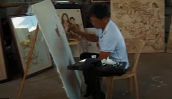 الأكثر إثارة للجدل.. فنان فلبيني يستخدم دمه في رسم لوحاته
