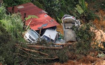ارتفاع حصيلة انهيار أرضي في ماليزيا إلى 25 قتيلاً