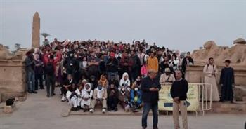 1000 سائح مصري وأجنبي يشهدون ظاهرة تعامد الشمس على معابد الكرنك