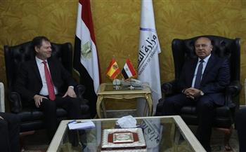 وزير النقل يبحث مع السفير الإسباني بالقاهرة تدعيم التعاون المشترك
