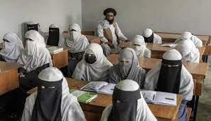 واشنطن تحذر طالبان من تكاليف عدم تراجعها عن قرار حرمان الفتيات من التعليم الجامعي