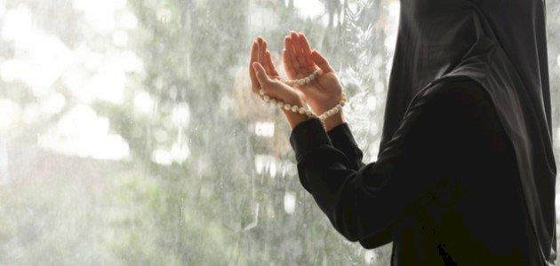 نسائم الرحمة على أهل القبور .. دعاء للميت في المطر مكتوب