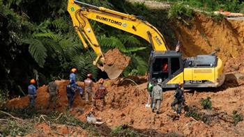 ماليزيا تعثر على جثة آخر مفقود في انهيار أرضي بموقع تخييم