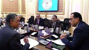 رئيس الوزراء يتابع عددًا من الملفات الخاصة بخطط الترويج للفرص الاستثمارية في مصر