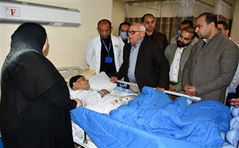 محافظ بورسعيد يتفقد مستشفى الزهور ويلتقى عددا من المواطنين