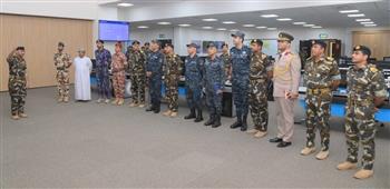 قائد القوات البحرية المصرية يزور مركز الأمن البحري في سلطنة عُمان