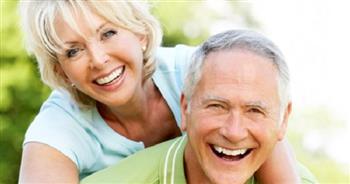 دراسة حديثة: الزواج قد يحمي كبار السن من الخرف