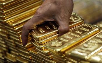 تراجع الدولار الأمريكي يعزز جاذبية الذهب