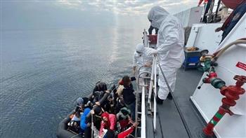 إنقاذ 81 مهاجراً قبالة السواحل التركية