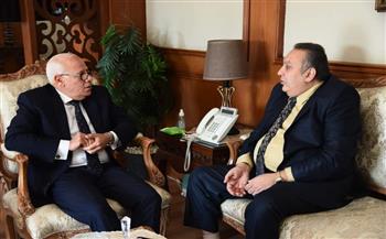 محافظ بورسعيد يستقبل رئيس مجلس إدارة شركة تي شوري للسياحة لبحث التعاون المشترك 
