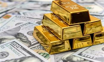 صعود الدولار يهبط بالذهب من أعلى مستوى في 6 أشهر