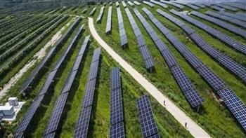 بدء بناء مشروع ضخم لطاقة الشمس والرياح في صحراء بشمالي الصين