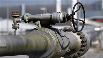 المفوضية الأوروبية : الاتفاق على سقف سعر النفط الروسي يتضمن فترة انتقالية