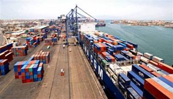 المنطقة الاقتصادية لقناة السويس: شحن 52 ألف طن من خام الكلنكر عبر ميناء شرق بورسعيد