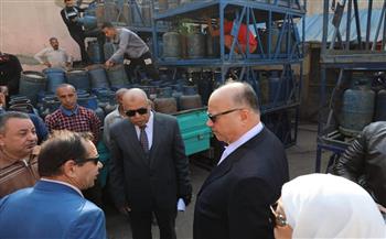 محافظ القاهرة يتفقد مستودع أسطوانات بوتاجاز عين الصيرة للتأكد من البيع بالسعر الرسمي
